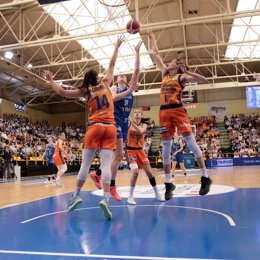 El Perfumerías Avenida golpea primero ante el Valencia Basket en la final de la Liga Femenina Endesa