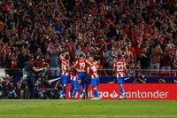 El Atlético celebra el derbi y media Champions