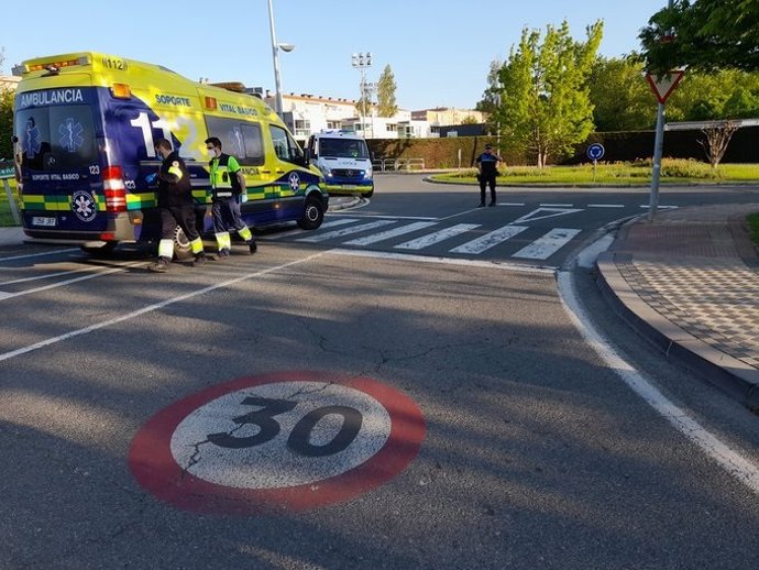 Lugar del atropello a dos peatones en el barrio de Mendillorri en Pamplona.