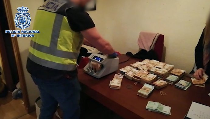 Cae una banda de falsos brokers que estafó 6 millones a través de entramados financieros fraudulentos