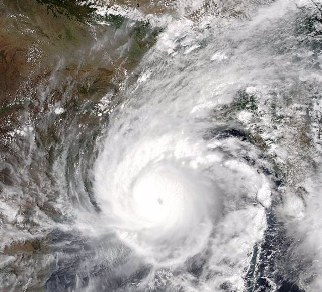 Superciclón Amphan entre el Este de la India y Bangladesh el 19 de mayo