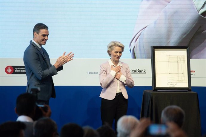 El presidente del Gobierno, Pedro Sánchez, durante la entrega del II Premio Cercle d'Economia a la Construcció Europea a la presidenta de la Comisión Europea, Ursula Von der Leyen, en la jornada de clausura de la XXXVII Reunió Cercle dEconomia.