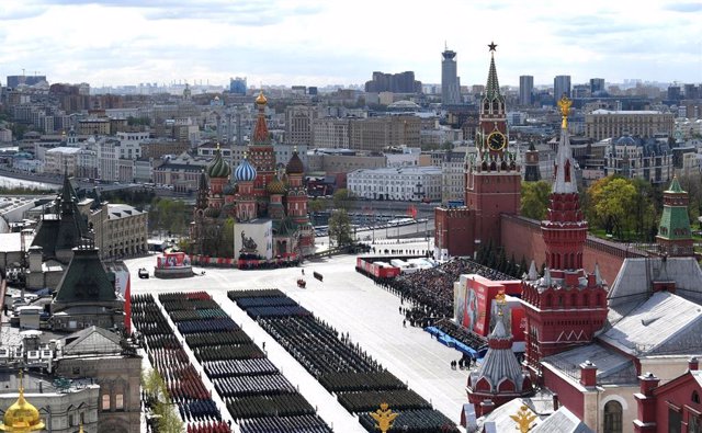 Desfile militar en la Plaza Roja de Moscú el día de la victoria