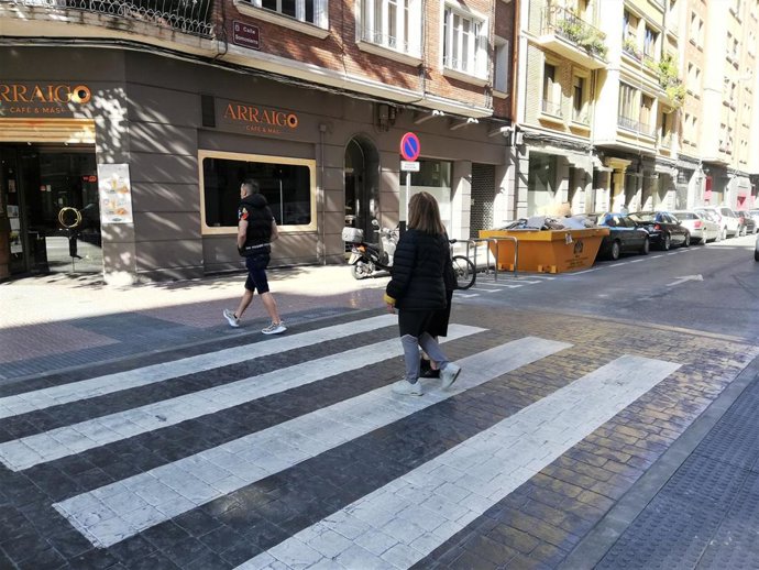 Nuevo paso elevado de peatones en la calle Somosierra
