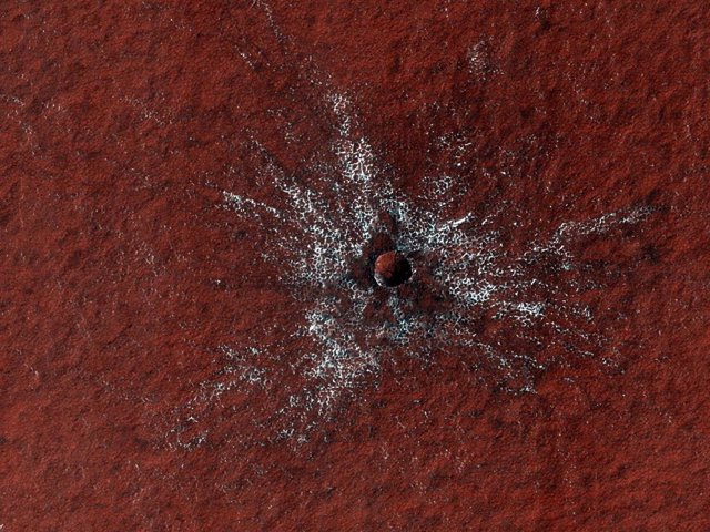 Cráter de impacto reciente en Marte