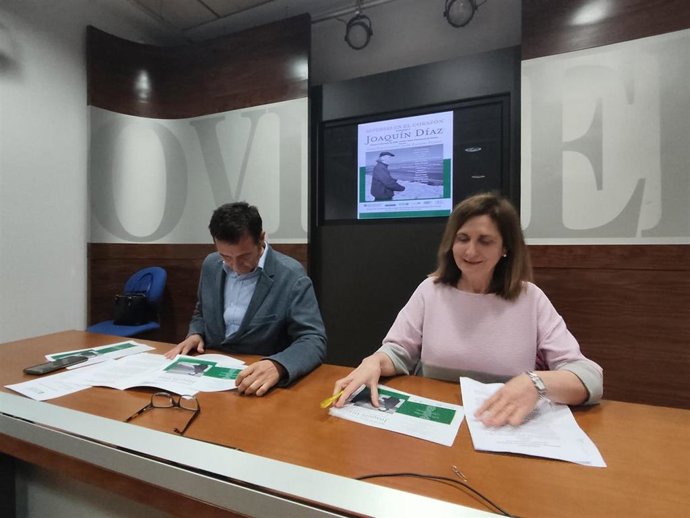 José Luis Costillas y Concha Fernández Pol presentan en rueda de prensa el concierto homenaje a Joaquín Díaz.