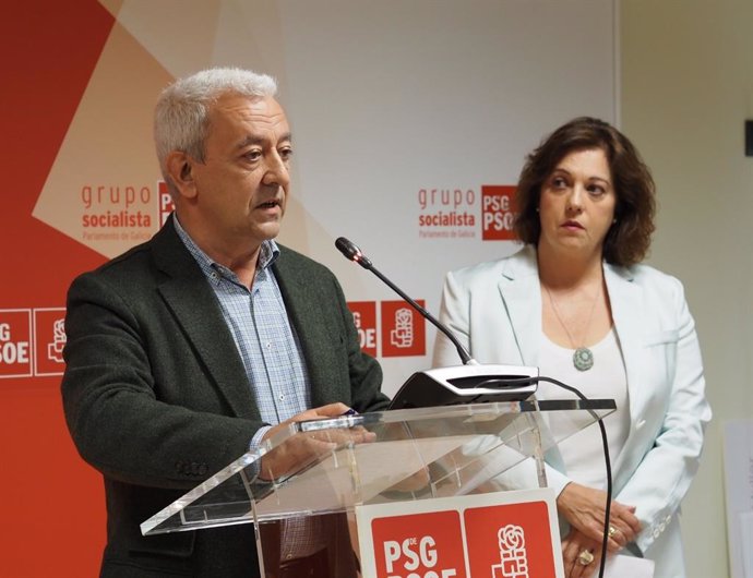El portavoz parlamentario del PSdeG, Luis Álvarez, y la diputada socialista Begoña Rodríguez Rumbo
