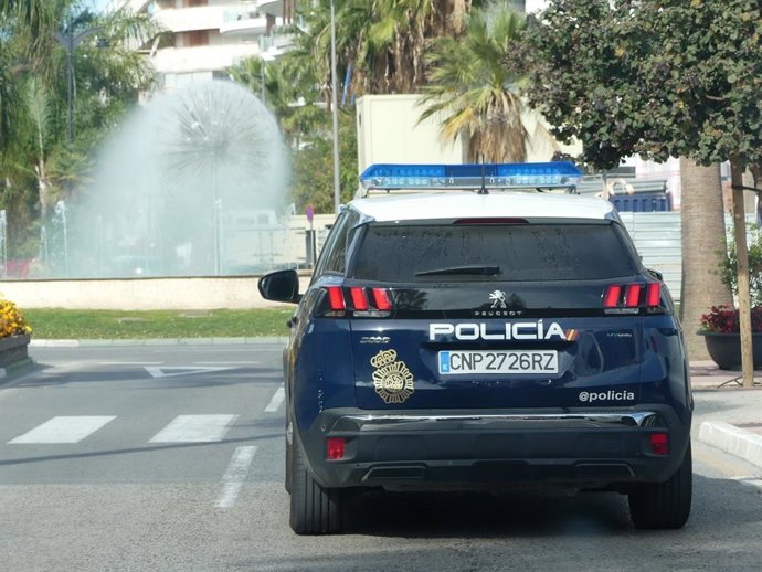 Un coche de la Policía Nacional en Estepona (Málaga)
