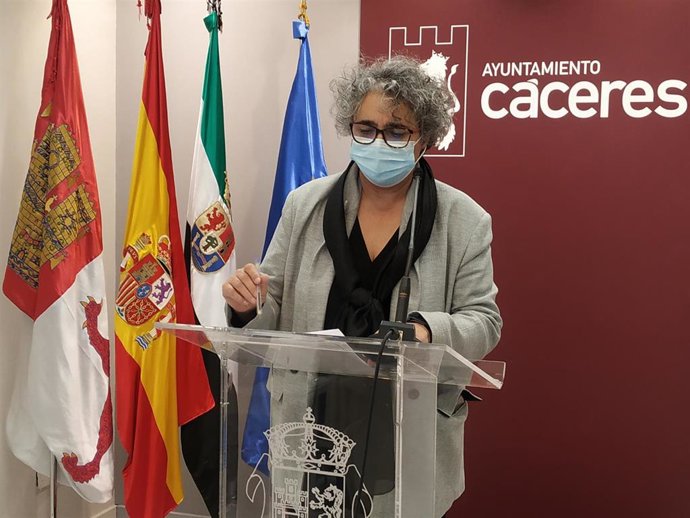 Archivo - María José Pulido, primera teniente de alcalde del Ayuntamiento de Cáceres en una foto de archivo