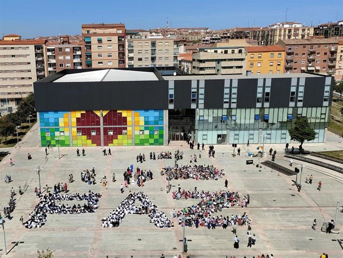 Acto del Día de Europa en Salamanca con escolares.