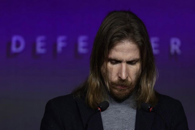 Archivo - El portaveu estatal de Podem, Pablo Fernández, en una roda de premsa