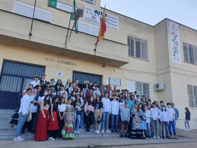 El proyecto Erasmus+ 'Back to the root, back to the future' (Regreso a las raíces, regreso al futuro) del IES Alto Conquero de Huelva concluye su actividad después de tres años.