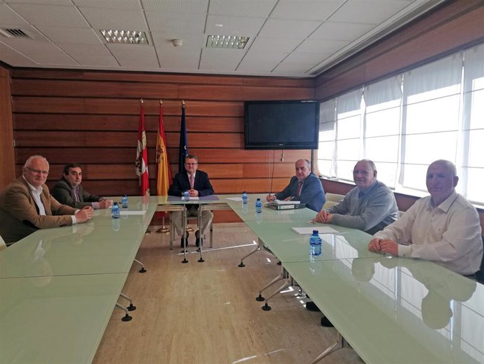 Reunión en la Consejería de Agricultura con organizadores del XV Congreso Nacional de la Comunidad de Regantes.