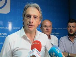 Feijóo recupera a los exministros De la Serna y Aparicio, que formarán parte del Comité Electoral Nacional del PP Archivo - El exministro y exalcalde de Santander, Íñigo de la Serna.