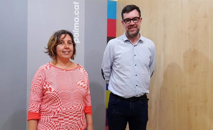 Archivo - El teniente de alcalde de Cultura y Bienestar Social, Antoni Noguera, y la coordinadora general de Bienestar, Catalina Trobat.