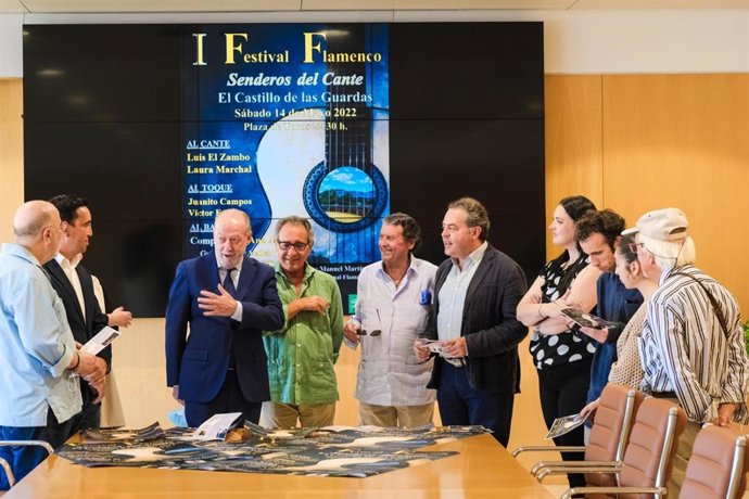 El alcalde de El Castillo de las Guardas y el presidente de la Diputación, en la presentación del festival flamenco 'Senderos del Cante'