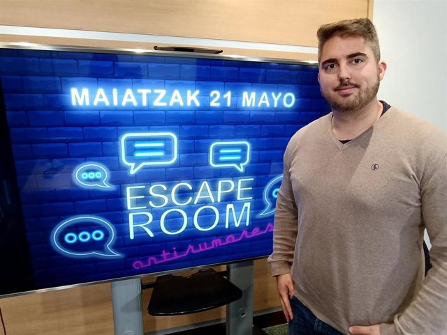 El concejal de Juventud de Barakaldo, Jonathan Martín, presenta una 'escape room' para apoyar la diversidad.