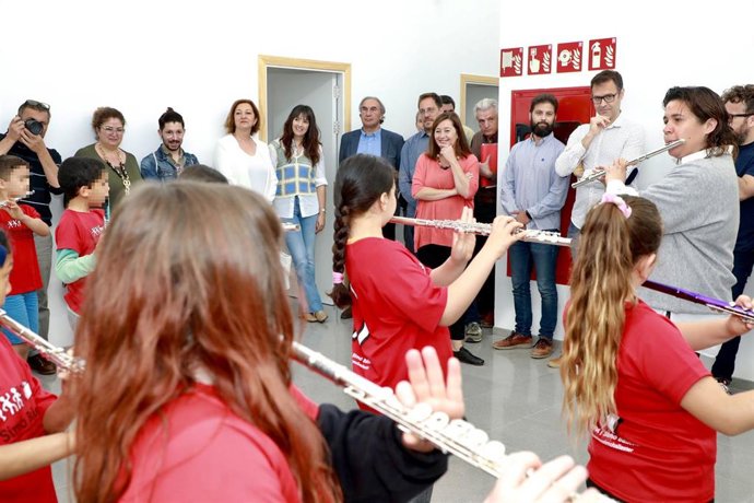 La presidenta Armengol y el conseller March inauguran la ampliación del CEIP integrado de música Simó Ballester de Manacor.