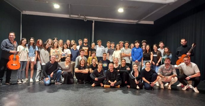 Alumnos de un IES de Los Palacios asisten a un ensayo del Ballet Flamenco de Andalucía