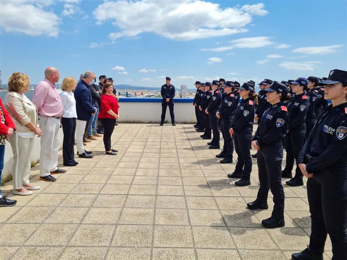 La consellera de Presidencia, Función Pública e Igualdad, Mercedes Garrido, visita el curso de capacitación para policías locales de Mallorca