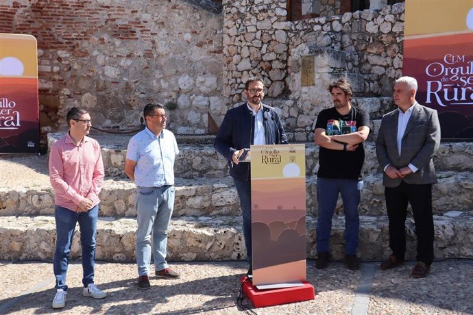 El secretario de Organización del PSOE C-LM presenta la campaña en Hita.