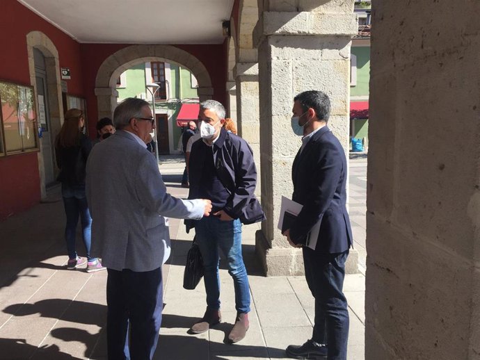 Visita de Alejandro Calvo a Mieres