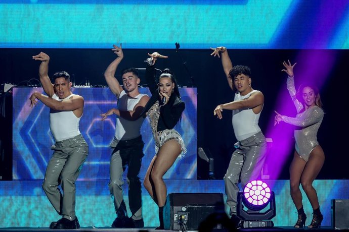 Archivo - La cantante Chanel y sus bailarines