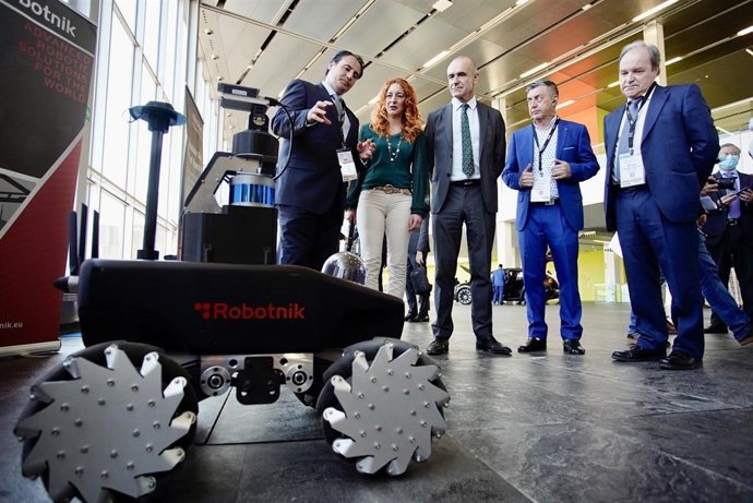 El alcalde de Sevilla, Antonio Muñoz, en la sesión inaugural del 5G Forum en el Palacio de Exposiciones y Congresos de Sevilla.