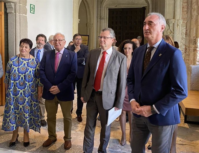 La alcaldesa de Segovia, Clara Luquero; el presidente del Grupo Jamonero de ANICE, Juan Carlos Tejero: el consejero de Agricultura, Ganadería y Desarrollo Rural, Gerardo Dueñas; y el delegado territorial de la Junta, José Mazarías.