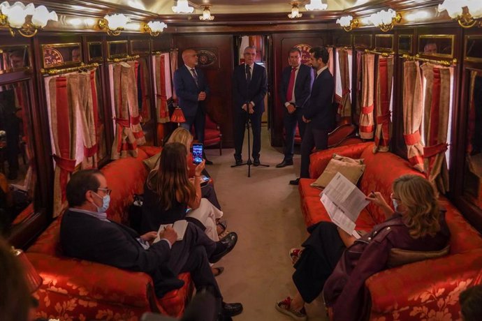 Imagen del interior del tren de lujo Al Andalus, desde donde el presidente de Renfe, Isaías Táboas, ha presentado la temporada 2022 de trenes turísticos. En la Estación de Sevilla-Santa Justa a 09 de mayo del 2022 en Sevilla (Andalucía, España)