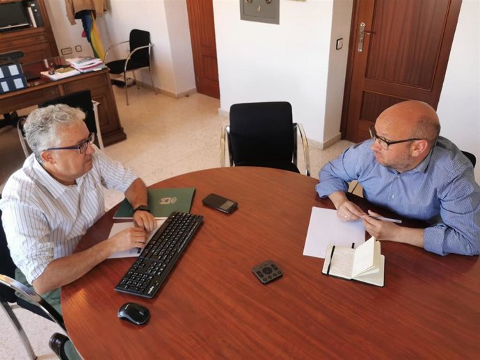 El alcalde con el edil de Fiestas