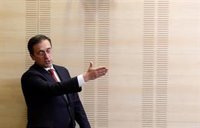 Albares hará lo que esté en su mano para revertir la situación del personal laboral del Ministerio en el exterior