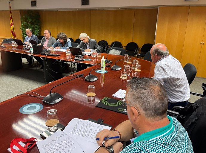 Teresa Jord en una reunión con la Federació de Cooperatives Agrries de Catalunya, donde se ha comprometido a definir una propuesta a apoyo a las cooperativas de fruta dulce y frutos secos afectadas por las heladas de principios de abril.
