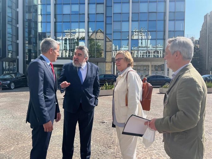Zuloaga con el embajador de España ante la Unesco