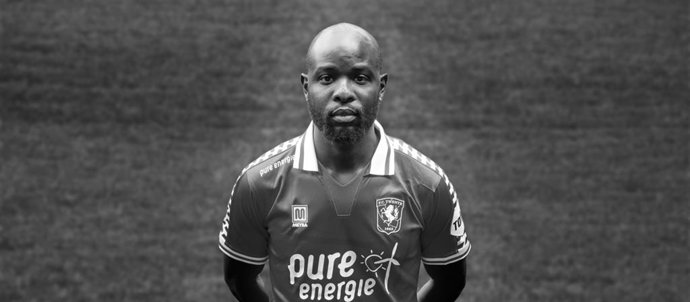 El exjugador del Ajax Jody Lukoki muere a los 29 años.