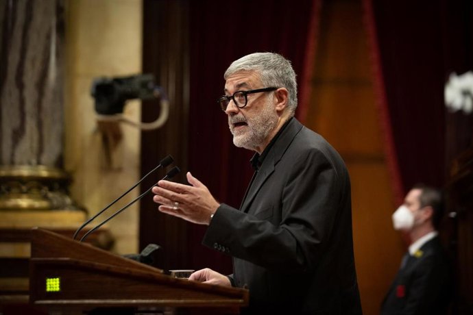 Archivo - El diputado de la CUP Carles Riera, durante el Debate de Política General en el Parlament, a 29 de septiembre de 2021, en Barcelona, Catalunya (España). El Parlament de Catalunya retoma este miércoles el Debate de Política General.  Foto de ar