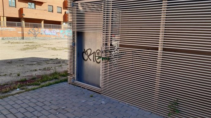 VOX alerta del "deterioro" que sufre el aparcamiento junto a la Escuela Infantil del Parque Bruil de Zaragoza.
