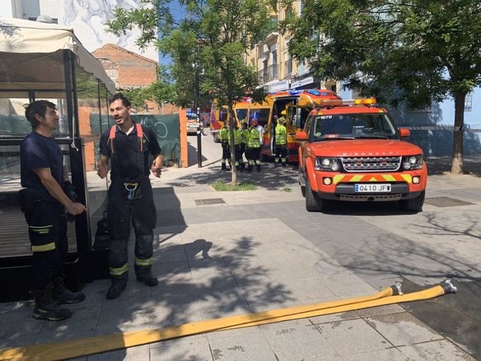 Cuatro intoxicados leves en un incendio en un edificio Puente de Vallecas