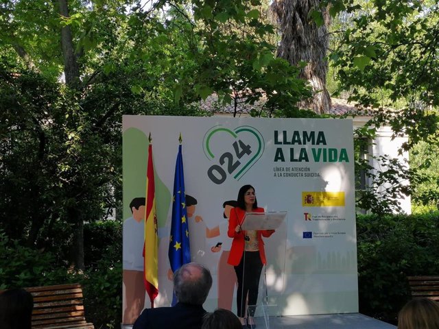 La ministra de Sanidad, Carolina Darias, durante la presentación del teléfono 024 contra el suicidio en el Real Jardíin Botánico de Madrid, a 9 de mayo del 2022.