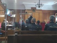 Los acusados de matar a un varón para hacerse con la herencia de su madre niegan el crimen y confrontan versiones