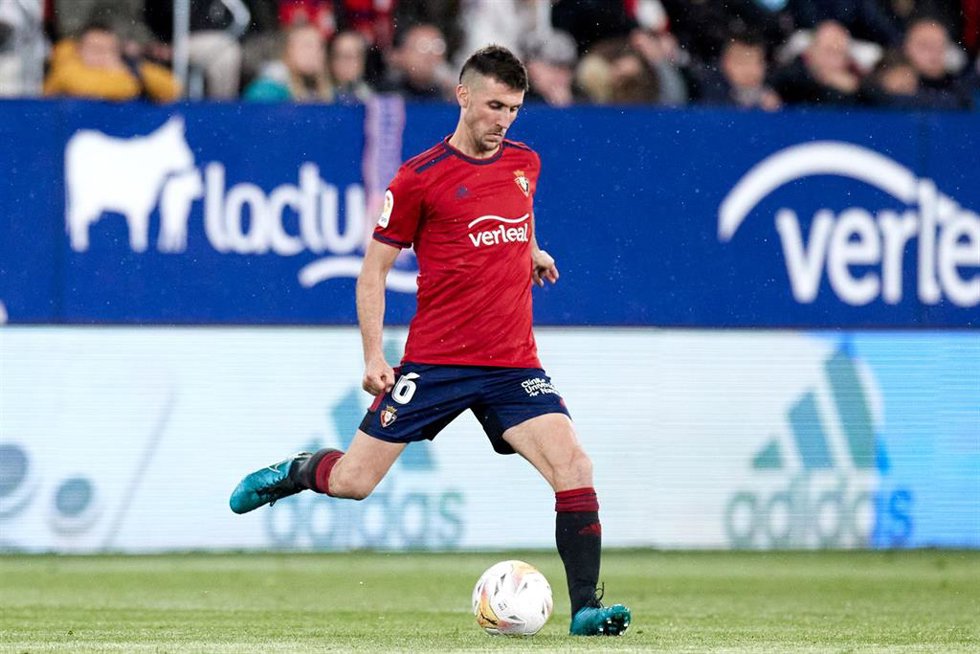 Oier Sanjurjo durante un partido con el CA Osasuna