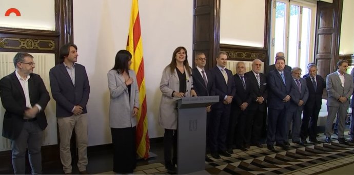 La presidenta del Parlament, Laura Borrs, recibe al cuerpo consular de Barcelona por el Día de Europa