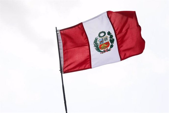 Archivo - Imagen de archivo de una bandera de Perú