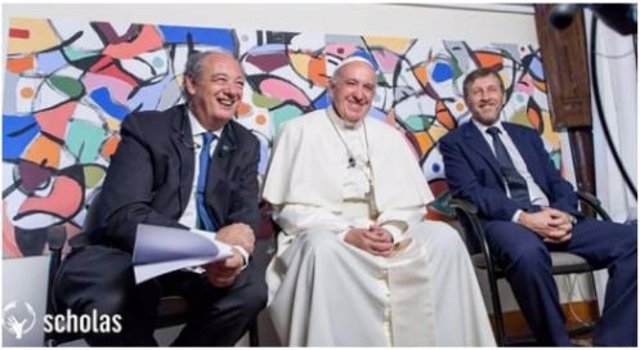 El papa Francisco designa a los cofundadores de la Fundación Pontificia Scholas Occurrentes, José María del Corral y Enrique Palmeyro, como consultores de la Congregación para la Educación Católica en el Vaticano.