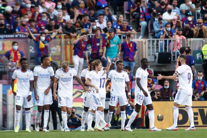Archivo - David Alaba of Real Madrid celebrates a goal with teammates during the spanish league, La Liga Santander, football match played between FC Barcelona and Real Madrid at Camp Nou stadium on October 24, 2021, in Barcelona, Spain.