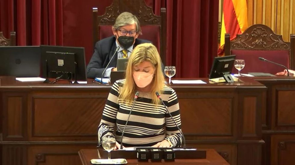 Archivo - La consellera de Salud y Consumo, Patricia Gómez, en una intervención en el Parlament.
