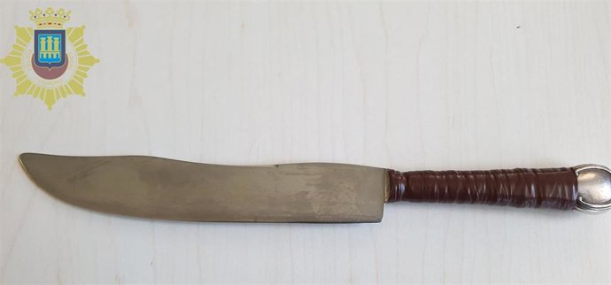 Denunciado por circular por la calle con un cuchillo de grandes dimensiones