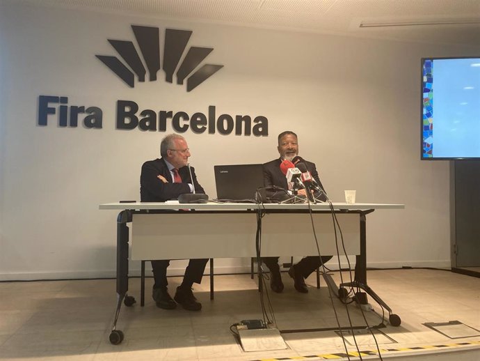 El director general de ISE, Mike Blackman, junto al director general de Fira de Barcelona, Constantí Serrallonga.