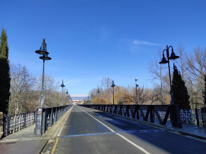 Archivo - Puente de Hierro de Logroño