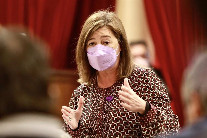 Archivo - La presidenta del Govern, Francina Armengol, durante el pleno del Parlament.